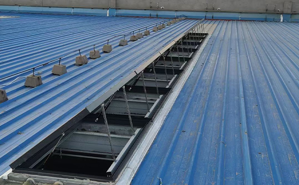 某城市大型商业综合体中庭甘肃排烟窗工程