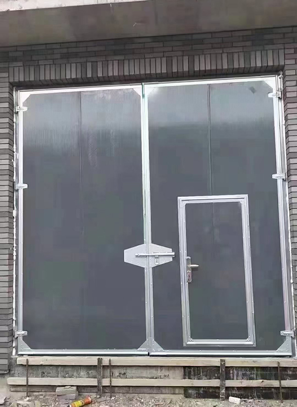 甘肃工业平开门在大型设备制造车间的应用实例